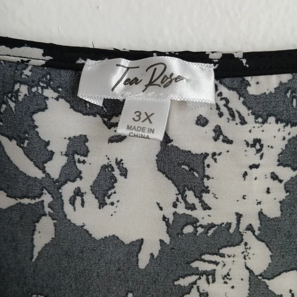 Tea Rose Womens Black Floral Blouse Size 3X Lace V Neck Trim Fluter Sleeve - Picture 9 of 10